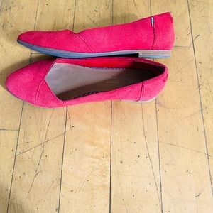 Toms red Flats. Size 8😃